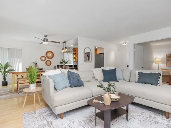 930 Via Mil Cumbres Unit 35, Solana Beach, CA 92075