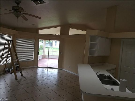 2nd image of 3917 Lee Blvd #4