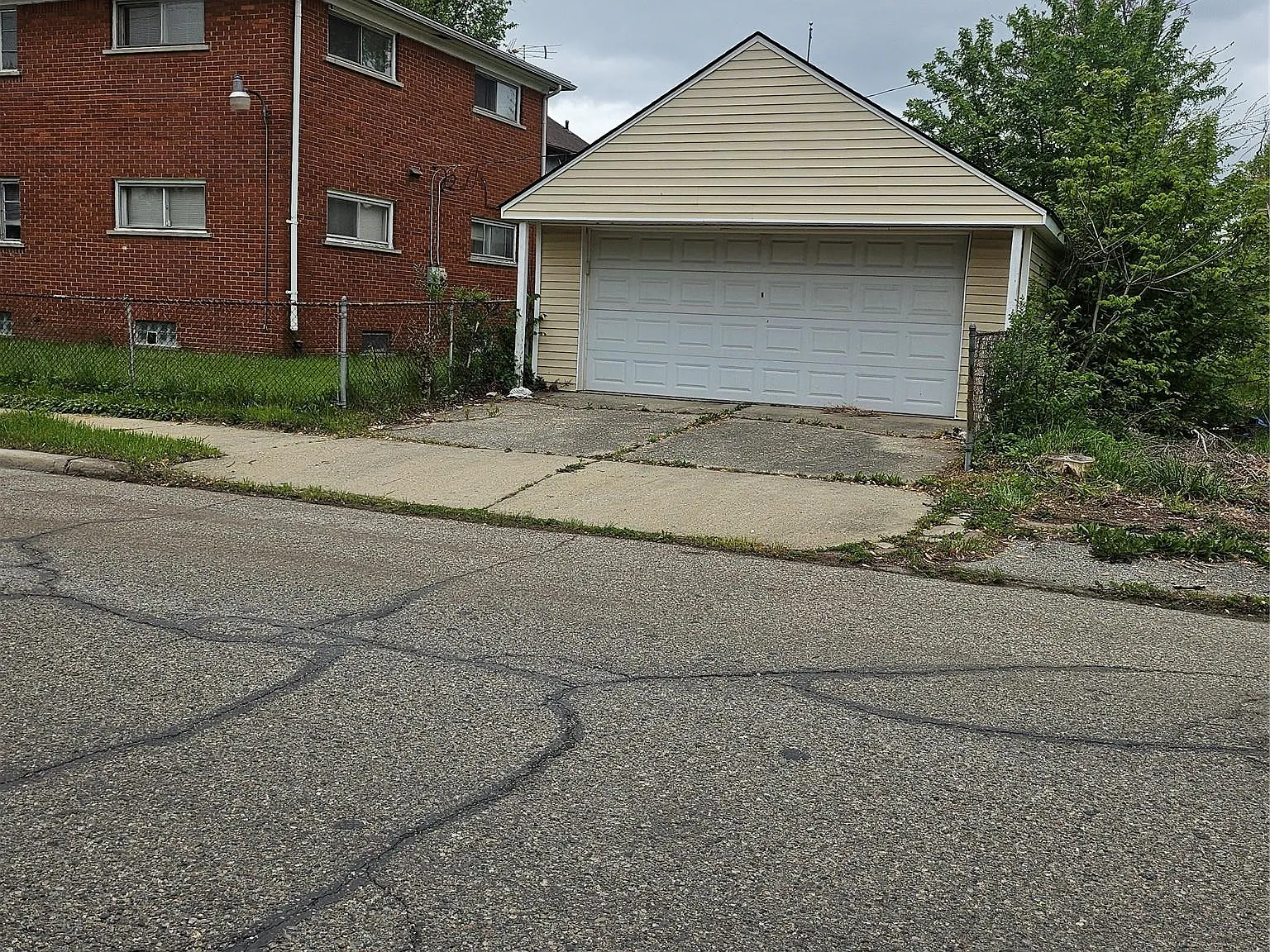 2 bed, 1.0 bath, 1050 sqft, $1,100 — Photo 3