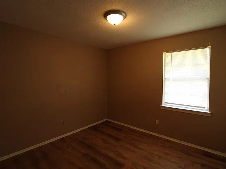 4851 Malabar Dr — Photo 6