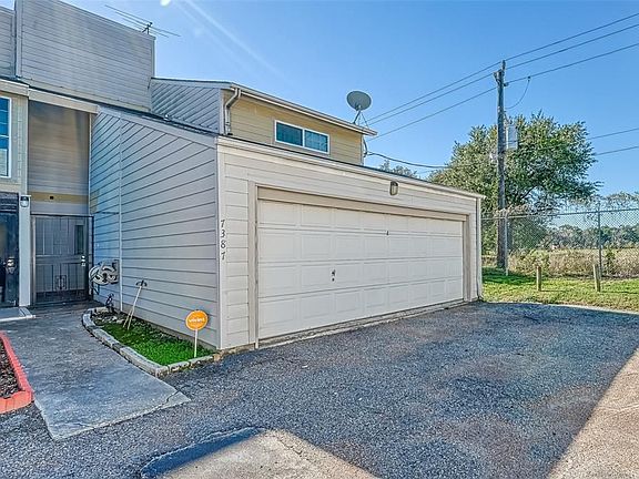 3rd image of 7387 Antoine Dr