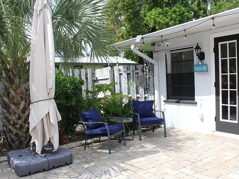 E Riverside Dr — Photo 33