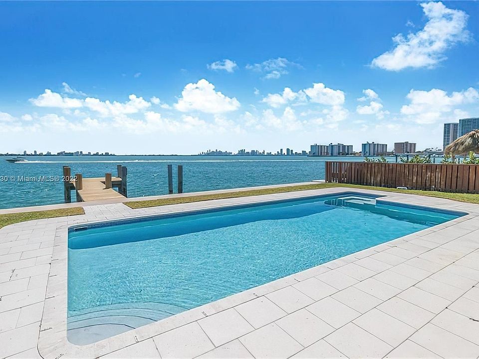 1st image of 1820 Bay Dr
