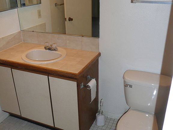2nd image of 1795 Hampton Ln #111