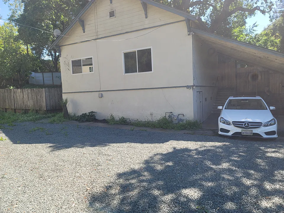 85 Berna Ave