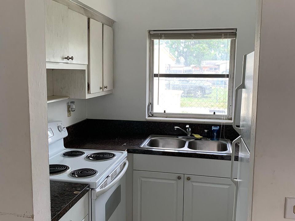 2nd image of 2026 Funston St APT 4
