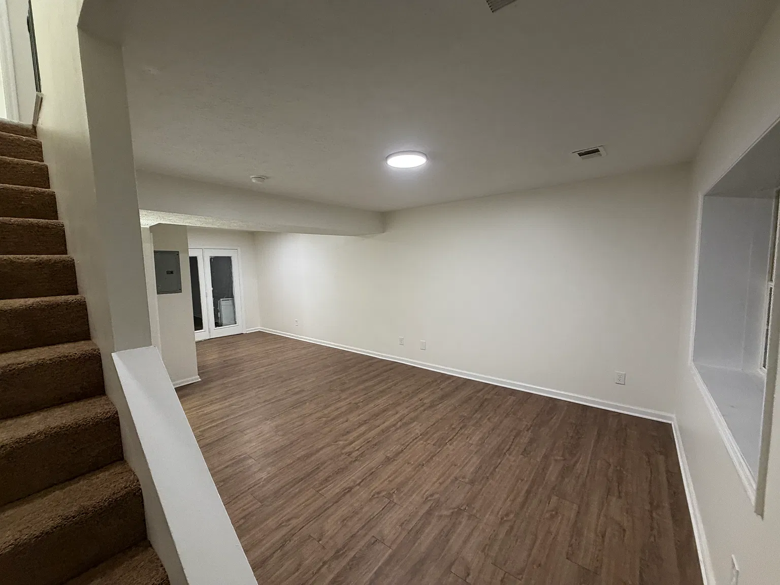 2 bed, 1.5 bath, 900 sqft, $925 — Photo 2