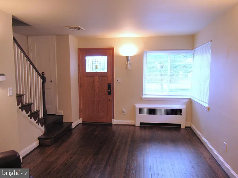 1304 Princess St — Photo 2