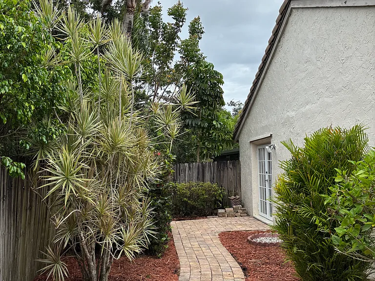 5851 Bristol Ln — Photo 12