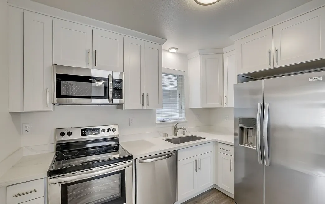 2 bed, 750 sqft, $1,874 — Photo 1