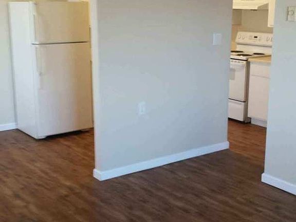3rd image of 8 Wallingford Dr APT 18