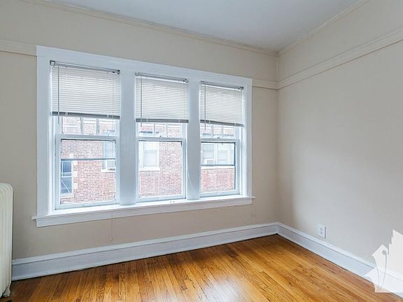 4th image of 636 W Arlington Pl #3