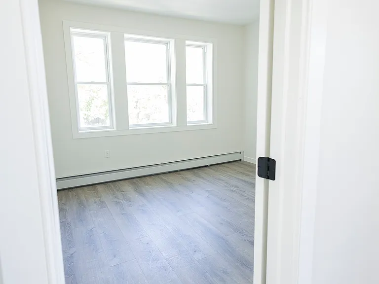 208 Magnolia St — Photo 6