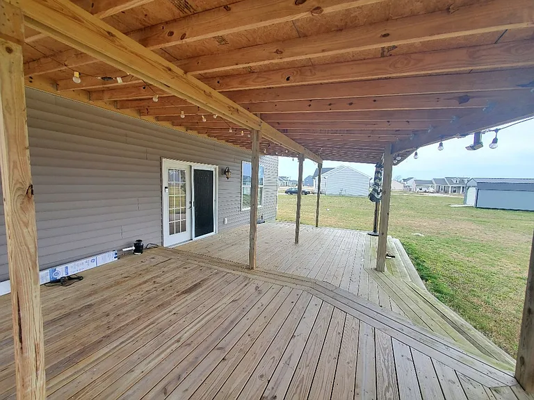 102 Stedman Ln W — Photo 25
