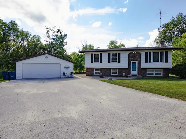 W8107 W Clark Rd, Oakfield, WI 53065