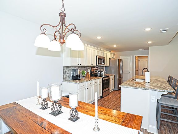4th image of 510 Worchester Cir