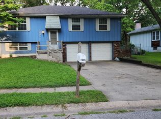 1605 SE Stratford St, Blue Springs, MO 64014
