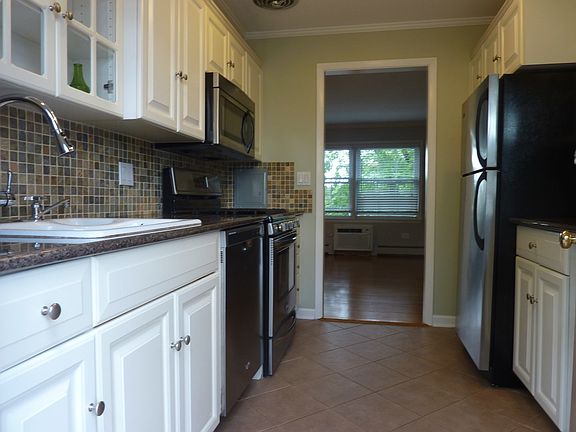 5th image of 906 W Saint James St Unit 2W