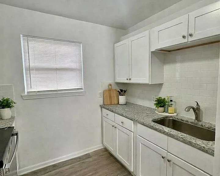 1911 19th Ct N — Photo 3