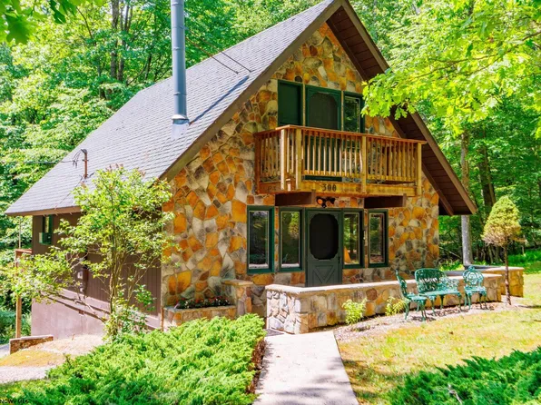 300 Hemlock Cir, Terra Alta, WV 26764