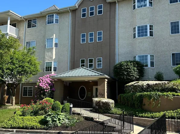 217 Paoli Pointe Dr, Paoli, PA 19301