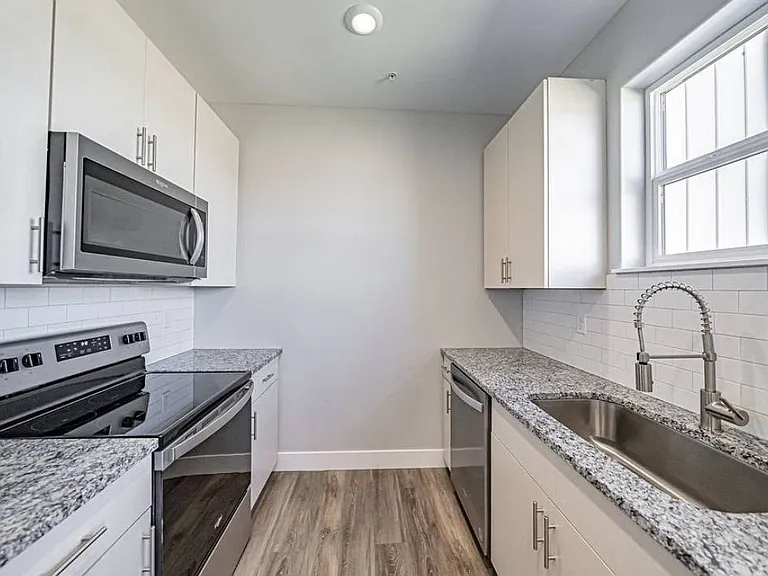 676 Carlow Dr #1201 — Photo 2