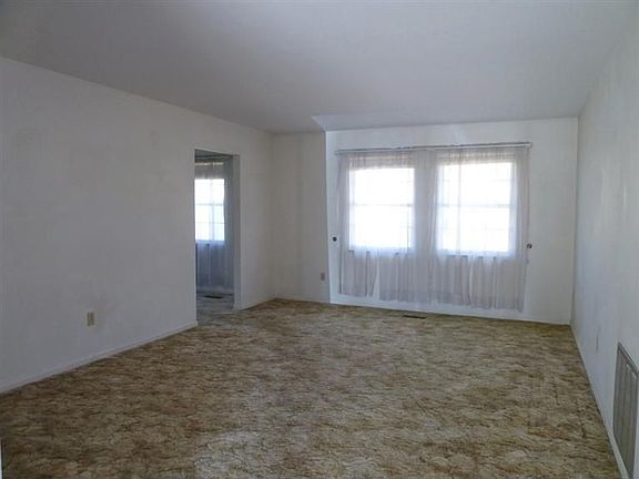 3rd image of 4945 Sweetbirch Dr