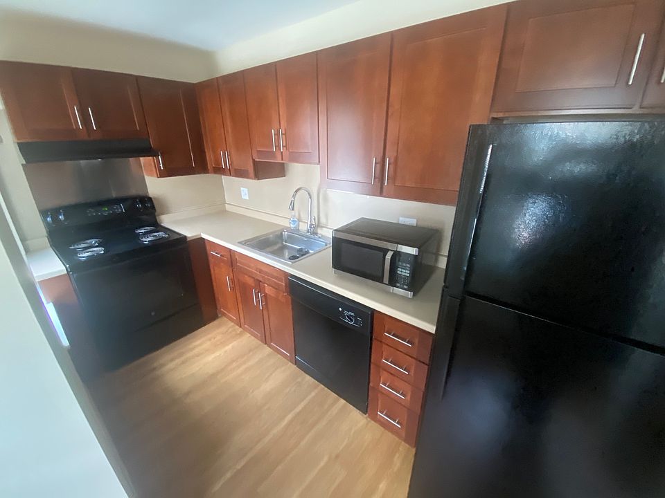 1st image of 5 University Rd #3