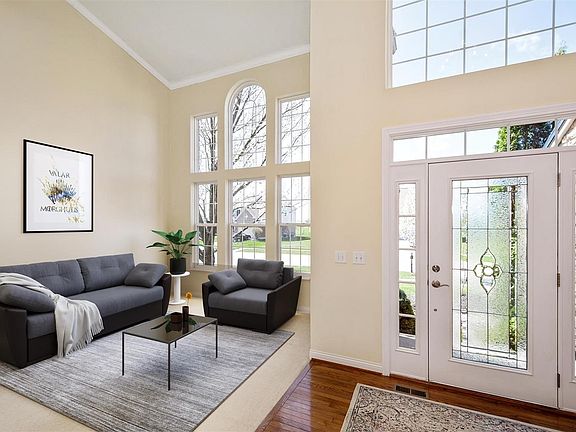 2nd image of 5928 Hawthorne Reserve Dr