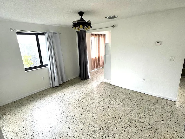 430 NW 9th Ave #3 — Photo 5