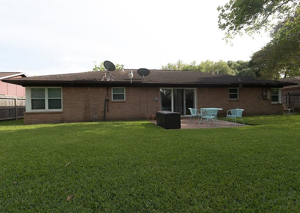 1st image of 11827 S Willow Cir