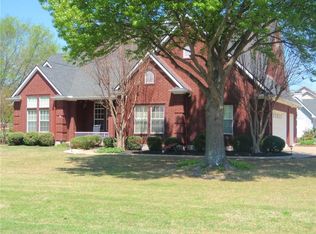 255 Cayuga Trl, Lake Kiowa, TX 76240
