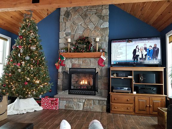 5th image of 2 Camelot Cir