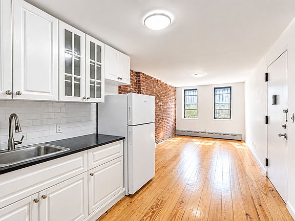 2nd image of 307 W 137th St