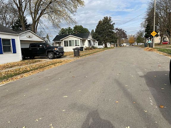Exterior Neighborhood (street photo)