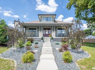 684 Holmes St, Bettendorf, IA