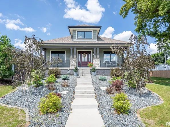 684 Holmes St, Bettendorf, IA 52722