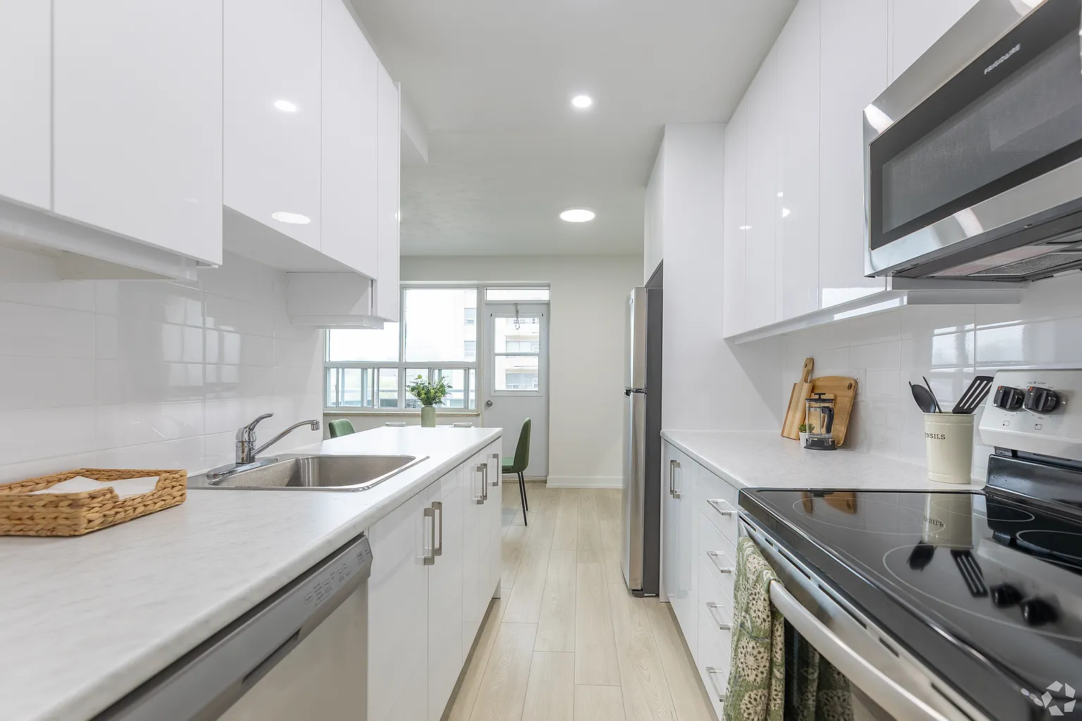 1170 Fennell Ave E #1336965 photo 1