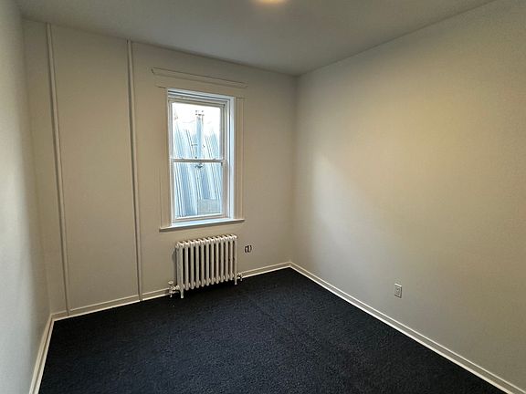5th image of 243 Grandview Ave Floor 1