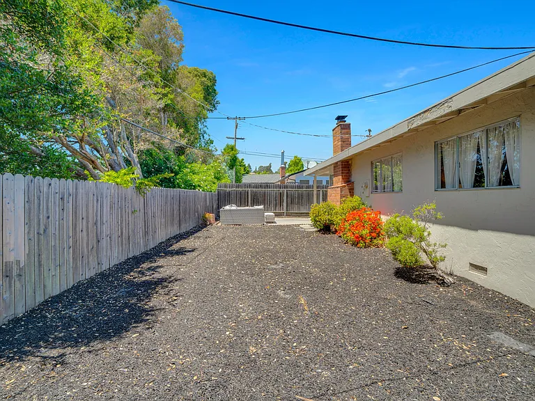 Meadowbrook Dr — Photo 29
