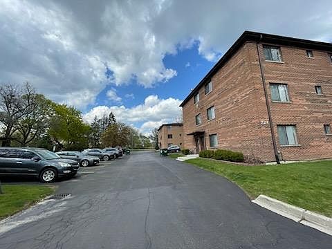2nd image of 724 W 65th St APT 5
