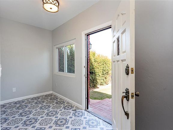 4th image of 3228 41st St