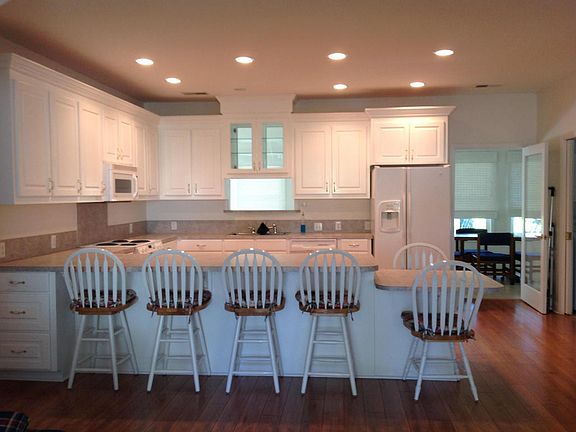 4th image of 2461 Storen St