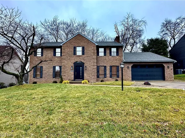 1205 Greenmont Hills Dr, Vienna, WV 26105