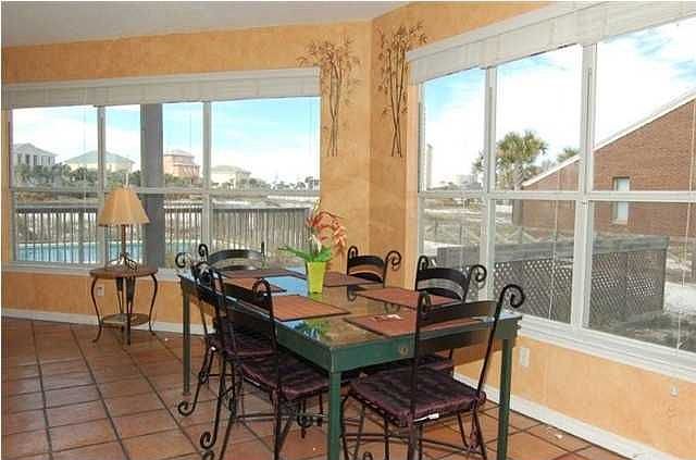 1st image of 80 Beach Dr E
