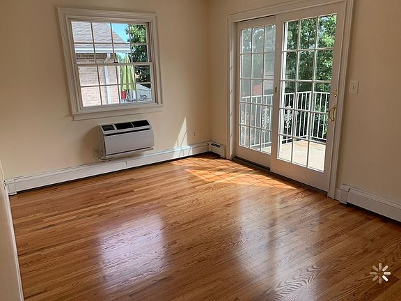 3rd image of 266 E 239th St Floor 2