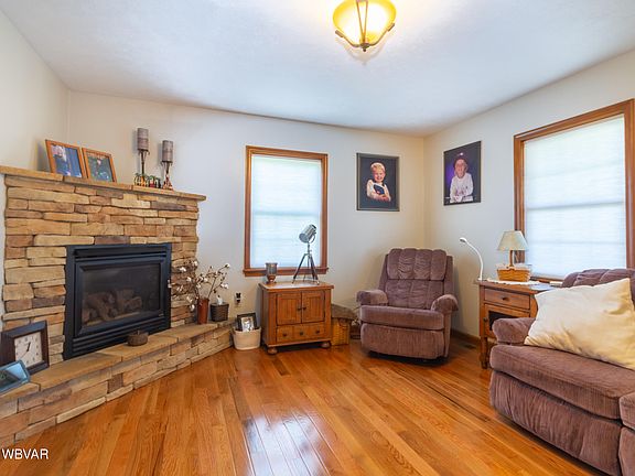 4th image of 15 Hunter Dr