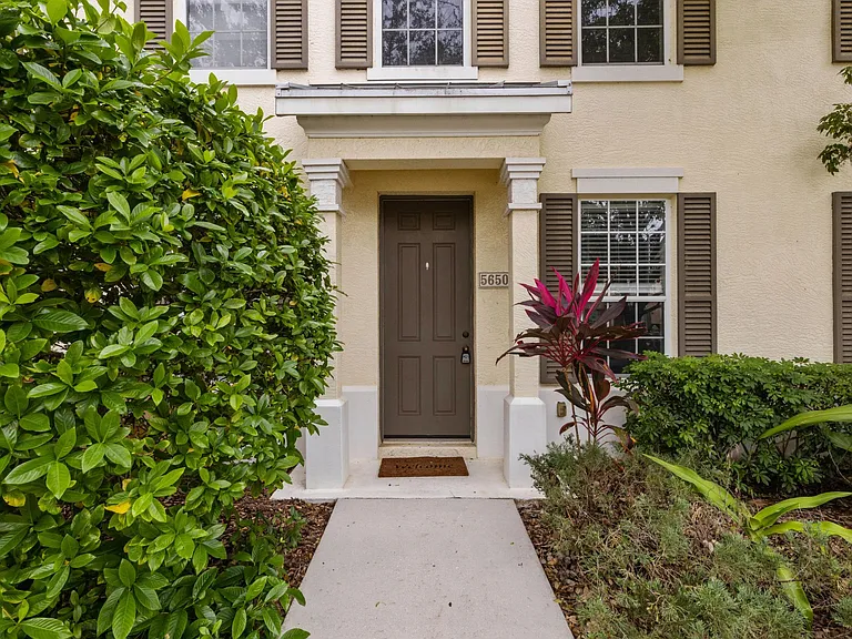 5650 Simonton St — Photo 2