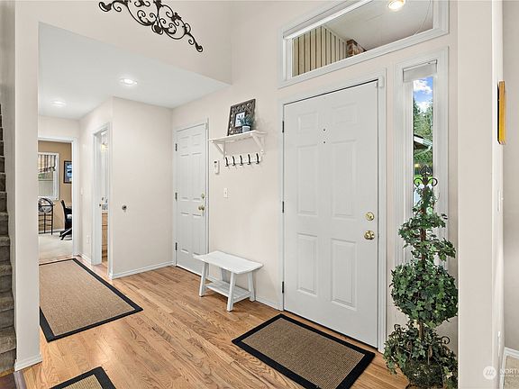 Large open entry>