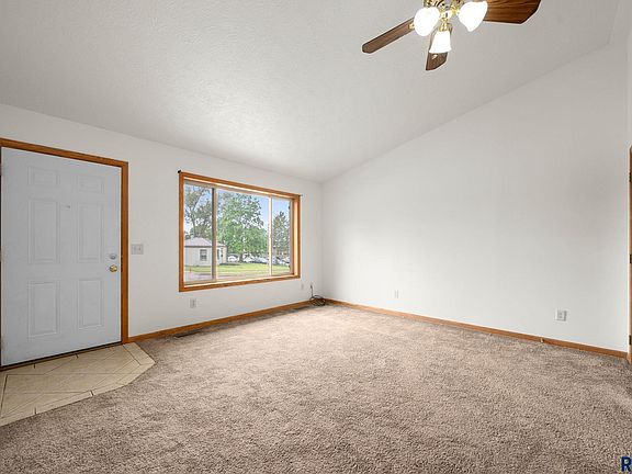 4th image of 1800 E 12th St